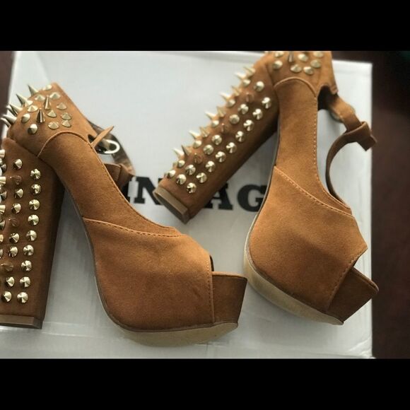 ✨3xHP✨Vintage Studs Spikes Peep Mary Jane Sandals✨ - Picture 2 of 8